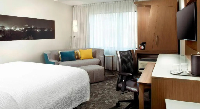 Номер Standard Courtyard Akron Downtown