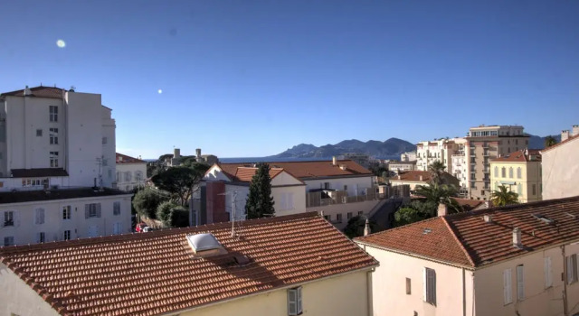 T2 3 étoiles vue mer et montagne PKG