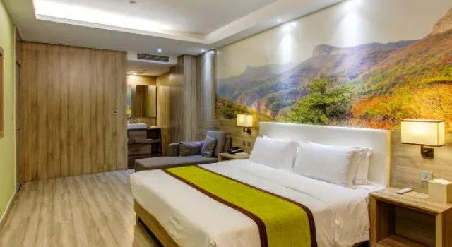Люкс Business Yuncheng Juhetai Hotel (Yanhu South Wind Square)