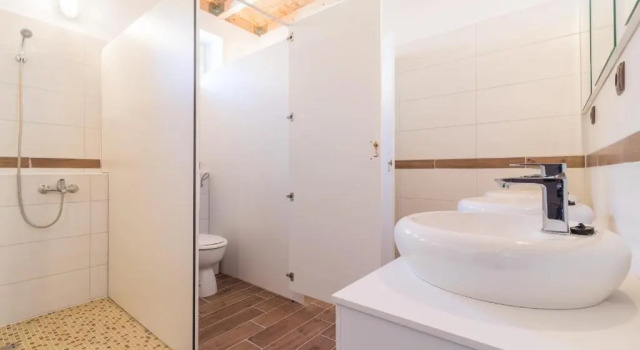 Кровать в общем номере Hostel Antique