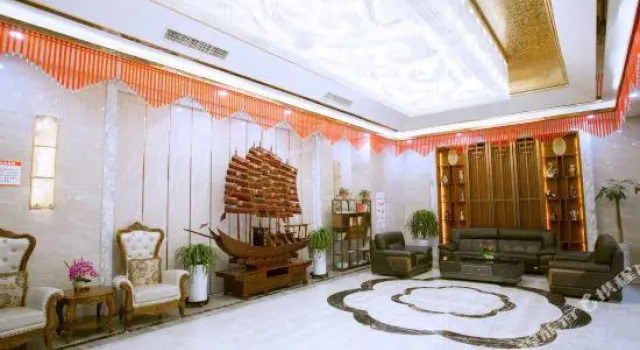 Люкс Deluxe New Century Hotel