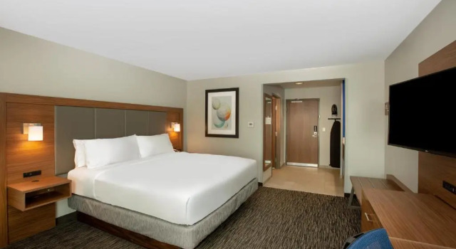 Номер Standard Holiday Inn Express Hotel & Suites Norfolk by IHG