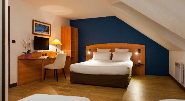 Четырёхместный номер Comfort Hotel Evreux