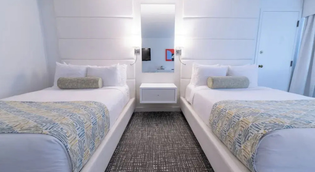 Четырёхместный номер Deluxe Oyster Point Hotel