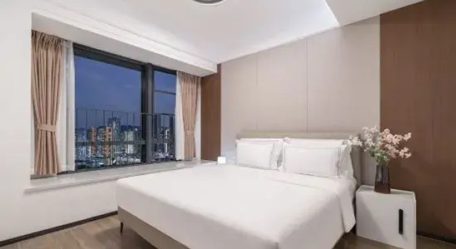 Люкс с 2 комнатами с балконом и с красивым видом из окна Lai Ka Mei Su Min Su Hotel (Sanya Joy City Sea Travel Duty Free City Branch)
