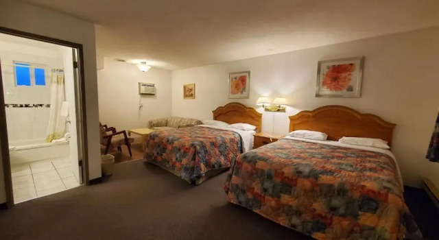 Четырёхместный номер Standard Red Roof Motor Inn