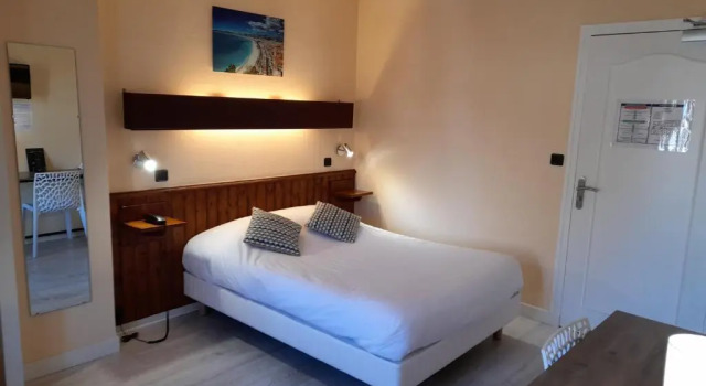Двухместный номер Standard Hotel de France