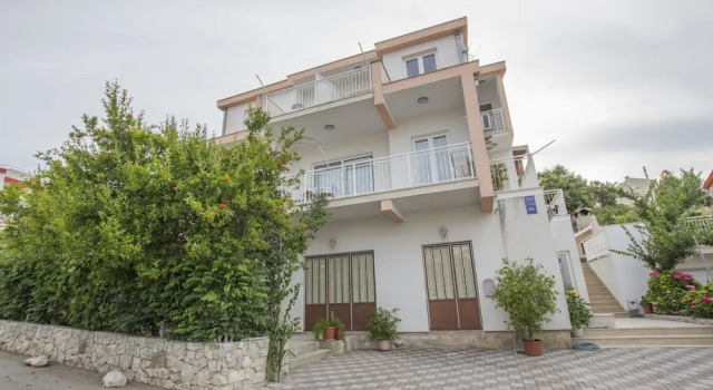 Apartments Vrlika, Забронировать Апартаменты/квартира Мастринка 