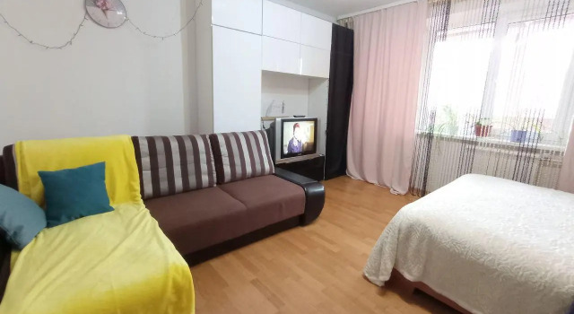 Апартаменты с балконом Live in comfort на улице 1-я Коммунистическая