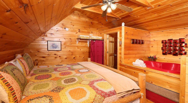 Fireside Memories 2 Br cabin by RedAwning, Rezerwuj Hotel Hotele SPA w New Era, SPA