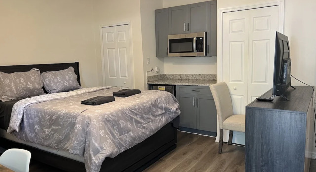 Двухместная студия ZenHomes in Brandon near Tampa & Valrico