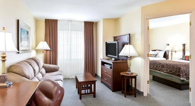 Четырёхместный люкс Staybridge Suites McAllen by IHG