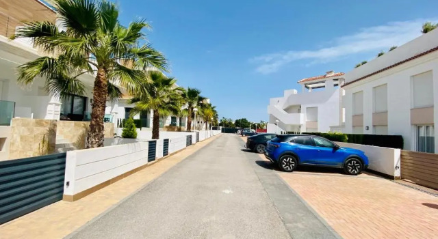 Апартаменты с 2 комнатами Fortuna Penthouse with roof terrace, AC and pool