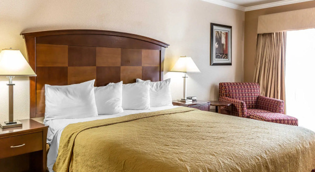 Номер Standard Quality Inn near Hearst Castle