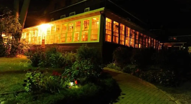 Pine Lodge, Buchen Sie Hotel Bristol Pontiac