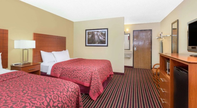 Четырёхместный номер Standard Days Inn by Wyndham Newton