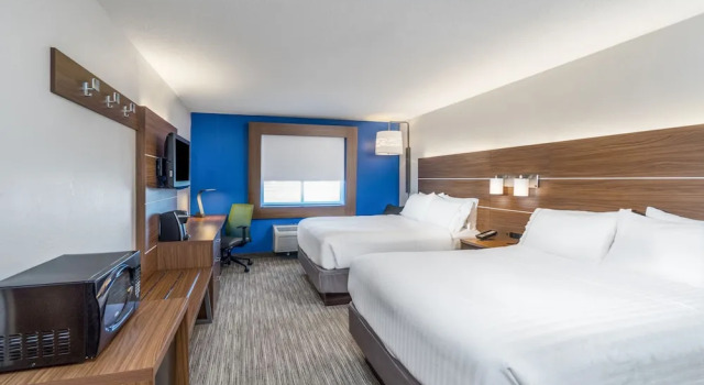 Четырёхместный люкс Holiday Inn Express Hotel Howe / Sturgis by IHG