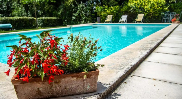 Stunning farmhouse with heated private pool in Provence, Book Hotel Pernes-les-Fontaines Vaucluse