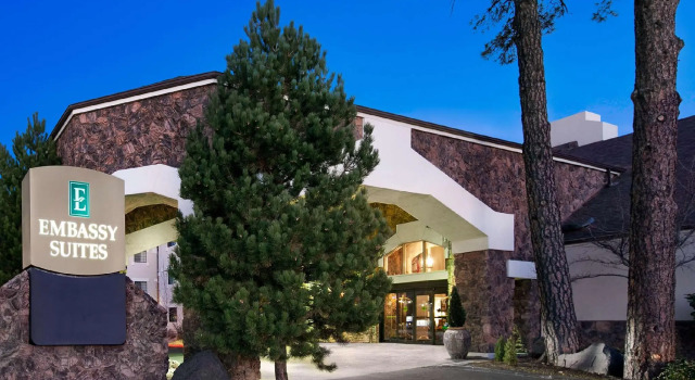 Одноместный номер Standard Embassy Suites by Hilton Flagstaff