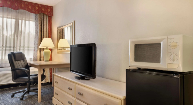 Baymont Inn and Suites Des Moines, Varaa Hotelli Des Moines Iowa