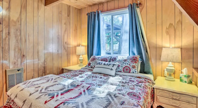 Коттедж Cozy A-Frame w/ Hot Tub Near Arrowbear Lake