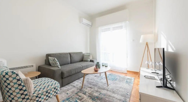 Renovated apt for 6 close to Metro