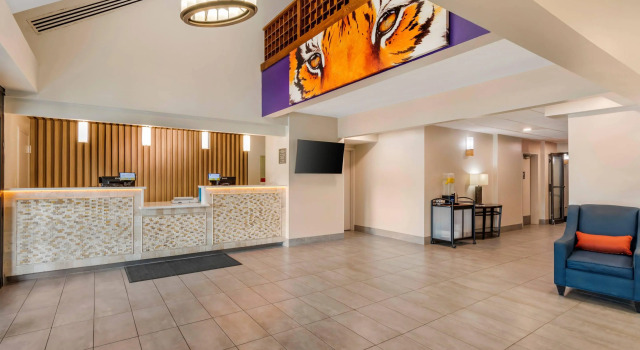 Comfort Inn & Suites Clemson - University Area, Забронировать Отель Отели Южной Каролины с завтраком, Завтраки