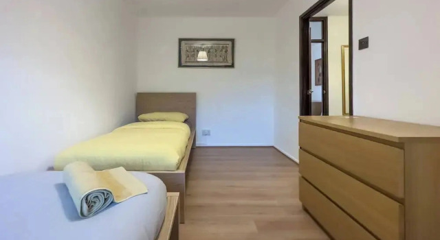 Spacious 2-bedroom London Flat With Balconies, Near Tube & Transport Links, Rezervați Apartament Apartamente în Merseyside, Apartament