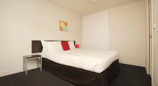 Студия Plum Carlton Serviced Apartments