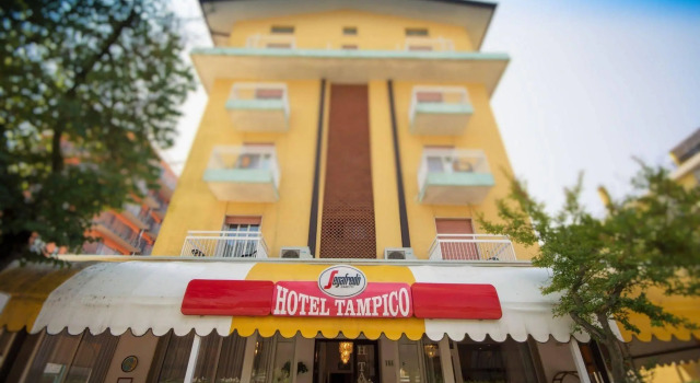 Hotel Tampico, Забронировать Отель Отели Лидо ди Езоло с парковкой, Парковка