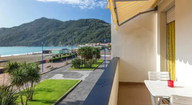 Riva al Mare Flat