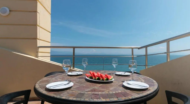 Апартаменты Diamante Beachfront Suites