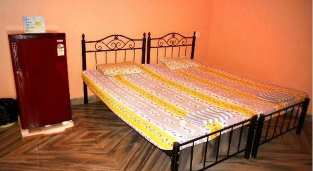 Glory Lazfina Guest House, Забронировать Гостевой дом Гостевые дома Калангут, рядом с Пляж Калангут, Гостевой дом