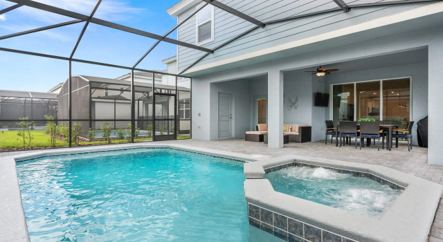 Upstay - 17 Guest Home w Pool  Hot Tub  BBQ  Games, Davenport