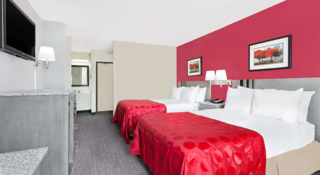 Четырёхместный люкс Clarion Pointe - Greensboro Coliseum Area