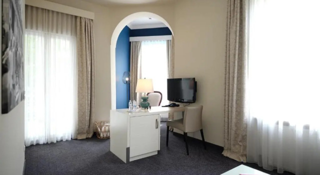 Люкс с балконом Hotel Villa Carlton