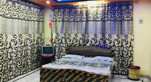 POP 89965 Om Satguru Vaishno Hotel, Забронировать Отель Отели Мератх с парковкой, Парковка