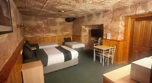 Четырёхместный номер Standard Coober Pedy Experience Motel