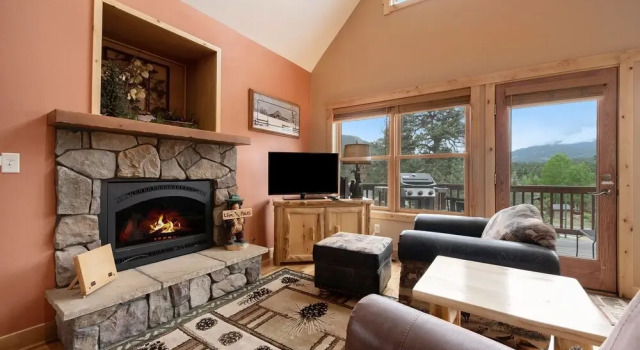 Solitude Eagle #7 - Estes Park 3 Bedroom Condo by RedAwning