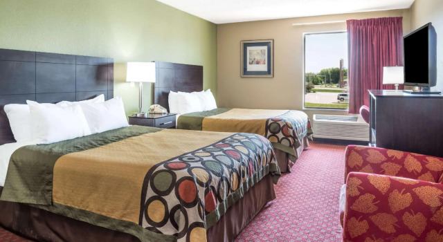Четырёхместный номер Standard Super 8 by Wyndham Troy IL/St. Louis Area