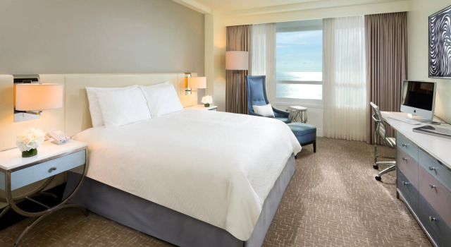 Двухместный номер с видом на океан Fontainebleau Miami Beach