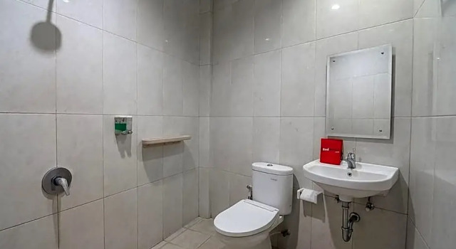 Номер Economy RedDoorz plus near Museum Geologi Bandung