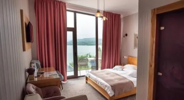 Hotel Roser House Boutique - pe malul lacului Colibita, Réserver Hôtel-boutique Colibiţa 