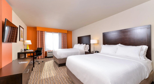 Четырёхместный номер Standard Holiday Inn Express Tomball by IHG