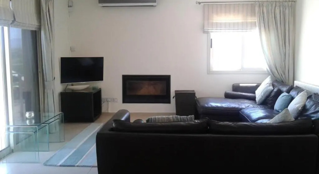 Idyllic 3 Bed Villa With Stunning Views, Prenota Villa Hotel 3 stelle a Paphos, 3*