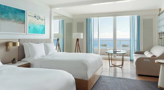 Четырёхместный номер с балконом и с частичным видом на океан The Ritz-Carlton, Fort Lauderdale