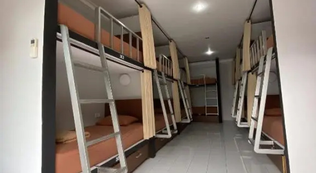 Кровать в общем номере Mirah Hostel
