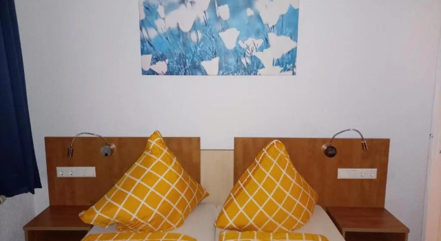 Ferienwohnung Georgstrasse, Book Hotel Bremerhaven Bremen, near Puppet Theater