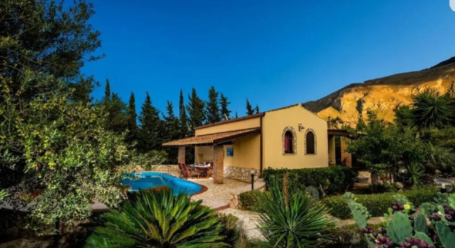 Вилла SC035 VILLA SUN con piscina privata immersa nel verde