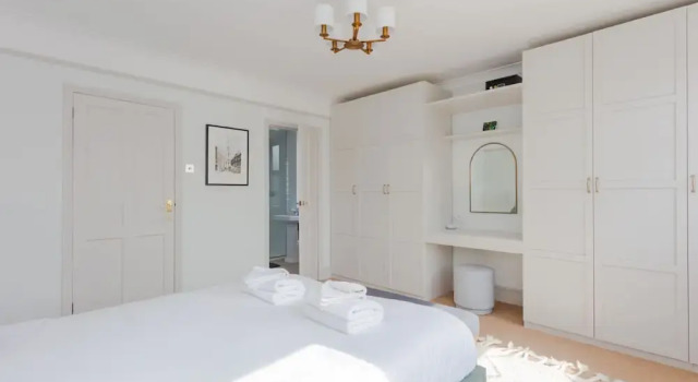 Коттедж Newly Refurbished 4 Bedroom House in East London